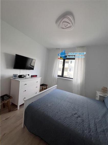 Apartament cu 4 camere semidecomandat, mobilat în Băneasa