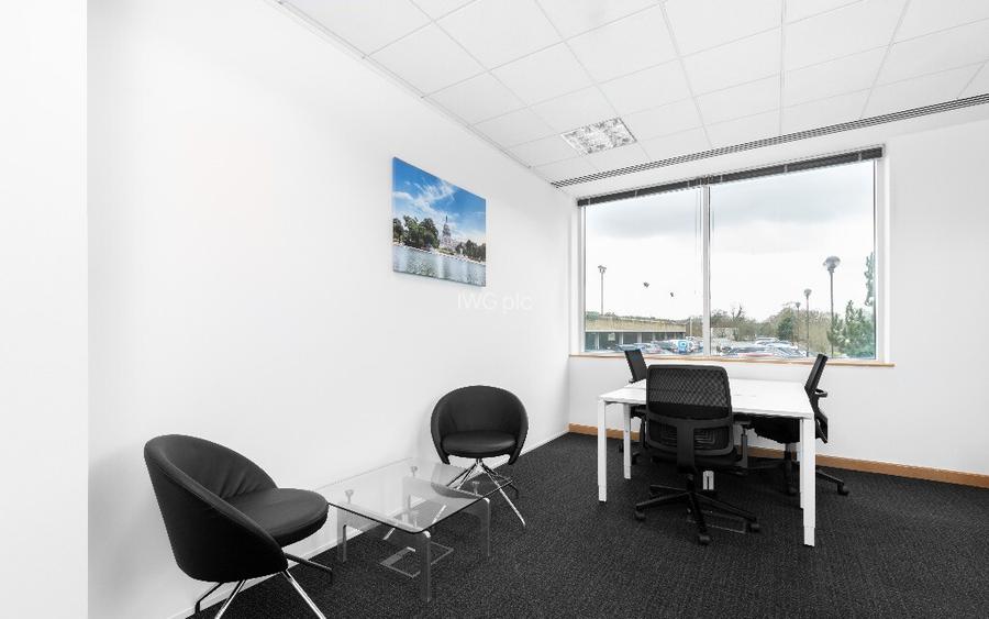 Gasi?i spa?iu de birou in Regus Central Business Plazapentru 3 persoan Gasi?i spa?iu de birou in Regus Central Business Plazapentru 3 persoan