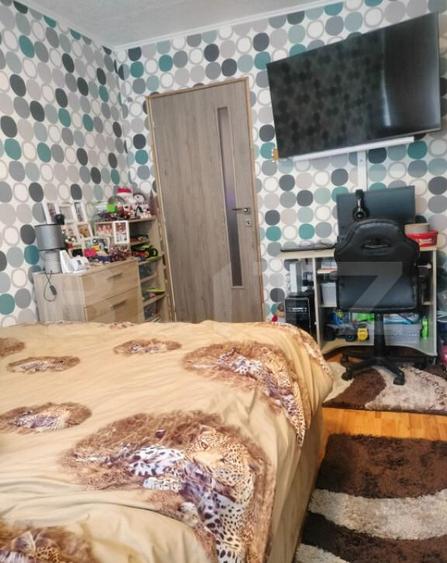 Apartament de vanzare, cu 2 camere, spa?ios ?i complet ren - 4