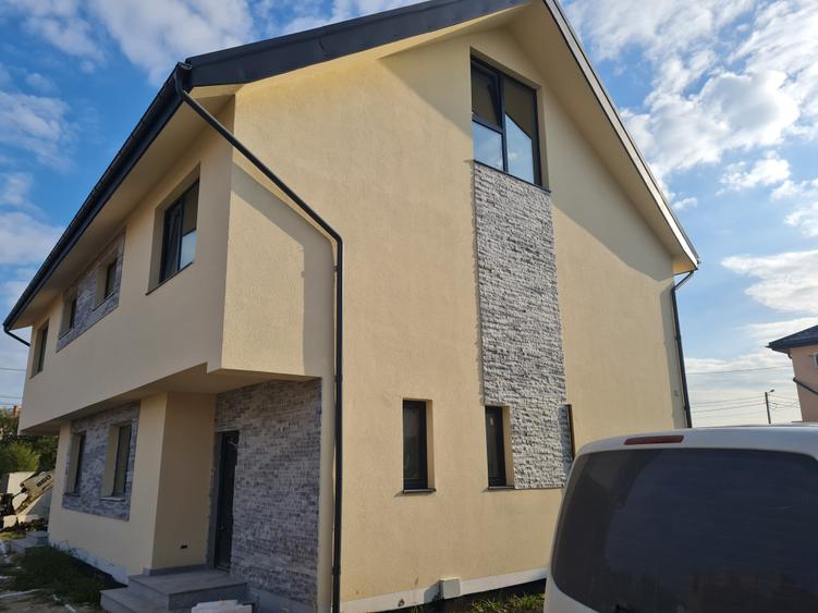 Locuinta cuplata ,tip duplex P+1+M,Sd190mp,Su145mp,4 camere,  "vanzare "la alb"! - 2