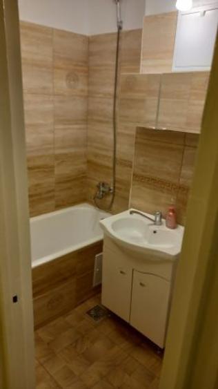 Vand apartam 4 camere amenajat, luminos, bloc lux - 1