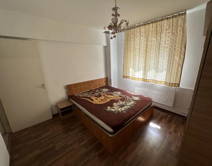 MetrouP-ta Sudului ,Berceni,bl.1980, 1/10, mobilat,utilat,balcon,bucatarie mare. - 2