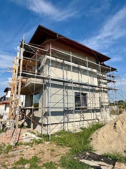 Vila frumoasa cu 5 camere, 700 mp currte si pompa de caldura - Saftica - 2