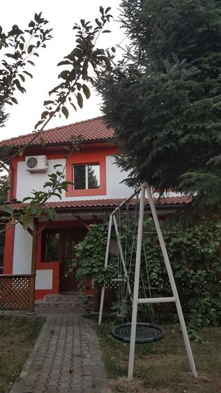 Casa de inchiriat: 5 dormitoare, 210 mp, teren de 900 mp - 2