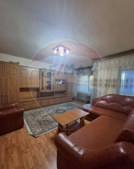 Apartament cu 3 camere de inchiriat in zona 1 Mai - 4