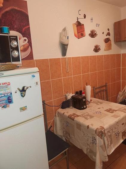 Vind Ap.2 camere parter piata cu privire la padure.Ap.e pe col?.Bun pt.cabinet,birou Notariat s.a. - 2