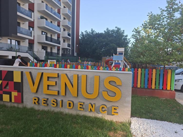 Apartament cu 2 camere semidecomandat în Metalurgiei
