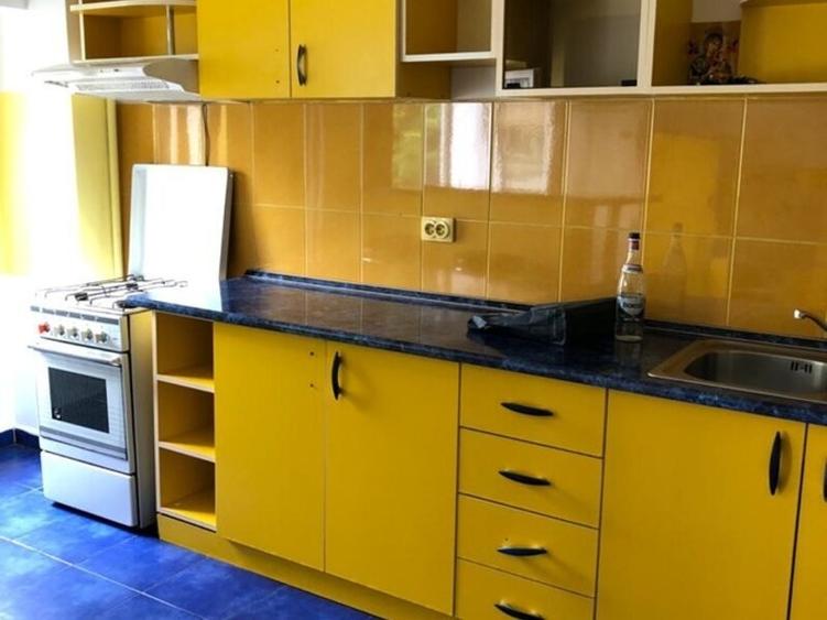 Calea Vitan, garsoniera, etaj 2, stradal, mobilata, utilata, 300 euro - 4