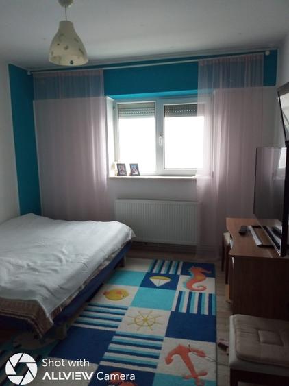Închiriez apartament 3 camere - 5
