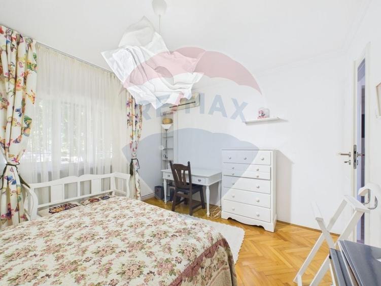 Apartament cu 4 camere de vanzare, Centrala proprie, 13 Septembrie - 27