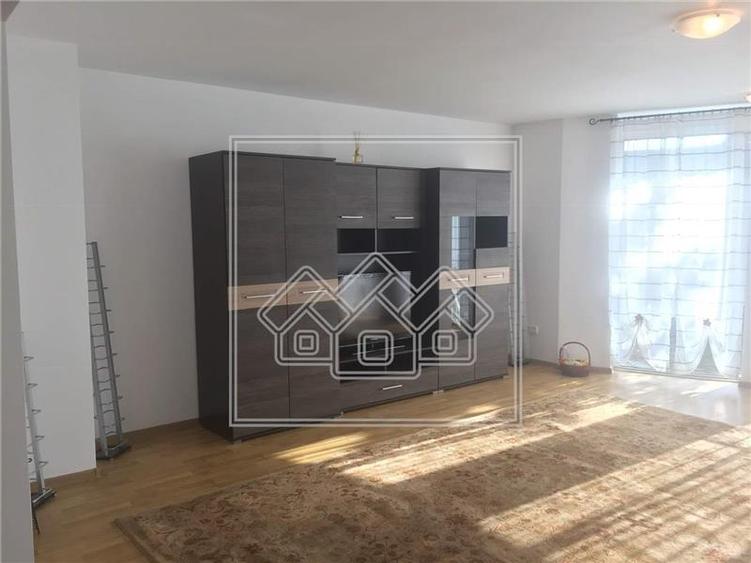 Duplex cu 4 camere cu Teren 280 Mp în Central