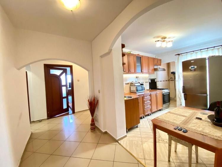 Inchiriez 1 camera intr-un ap cu 4 camere decomandate. Marasti - 1