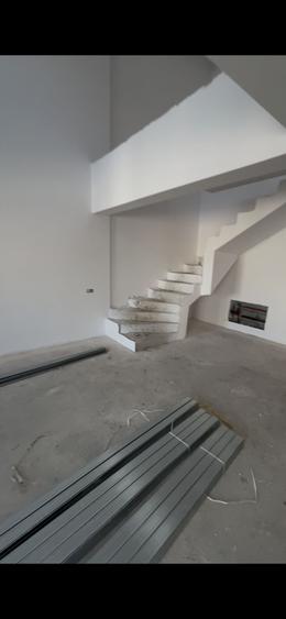 Penthouse de tip duplex! Aproape de metrou! Bloc GATA! - 1