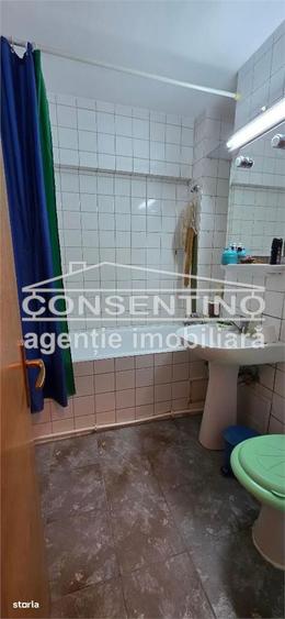 Se vinde imobil cu 4 camere, pe Unirii Sud , liber , cu 3 balcoane - 3