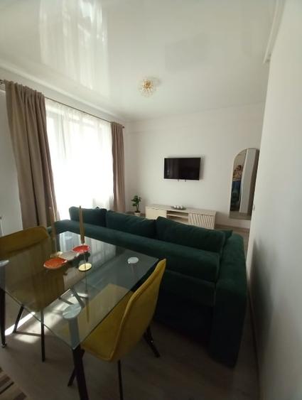 Apartament cu 2 camere semidecomandat, mobilat în Tomis Nord