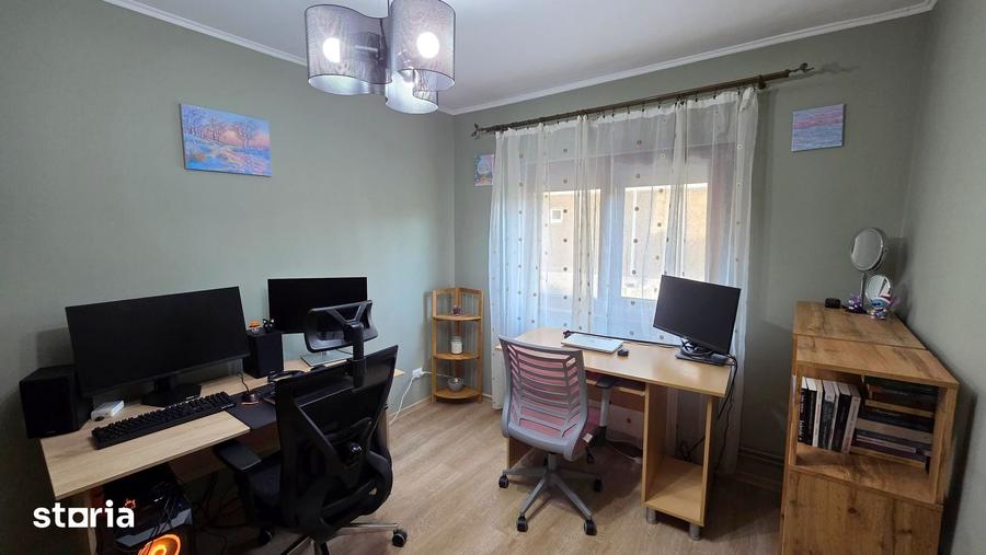 Apartament cu 3 camere decomandat în Aradului