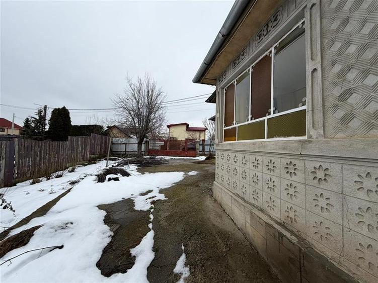 Casa batraneasca de vanzare in Campineanca str Marului nr 8 - 9