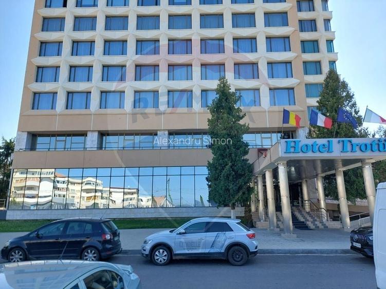 Spatiu comercial de inchiriat in zona centrala a mun Onesti Spatiu comercial de inchiriat in zona centrala a mun Onesti