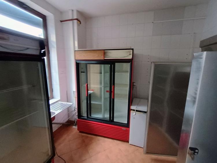 Dacia vila  utilata  pentr restaurant parter etaj curte  terasa 400`mp - 6