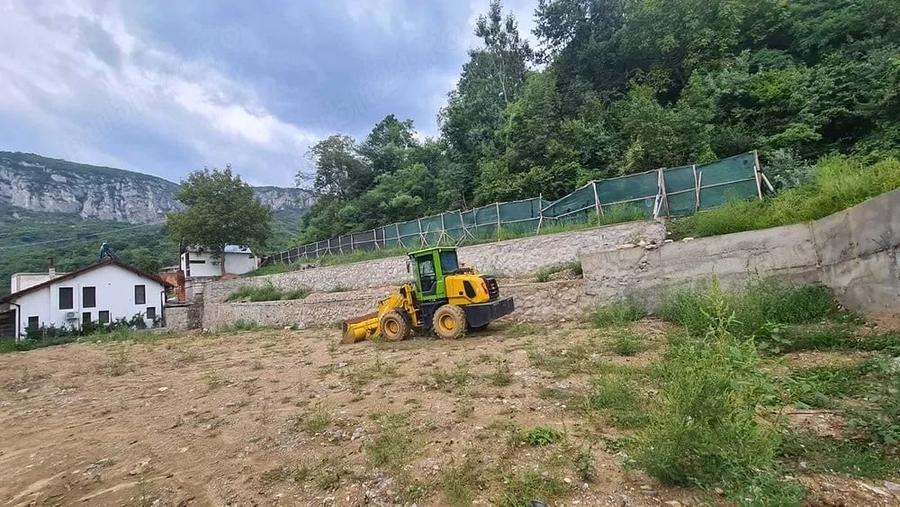 Vand teren intravilan 1100 mp. in Pecinisca, Baile Herculane ideal pentru Pensiune, Hotel sau Strand - 3