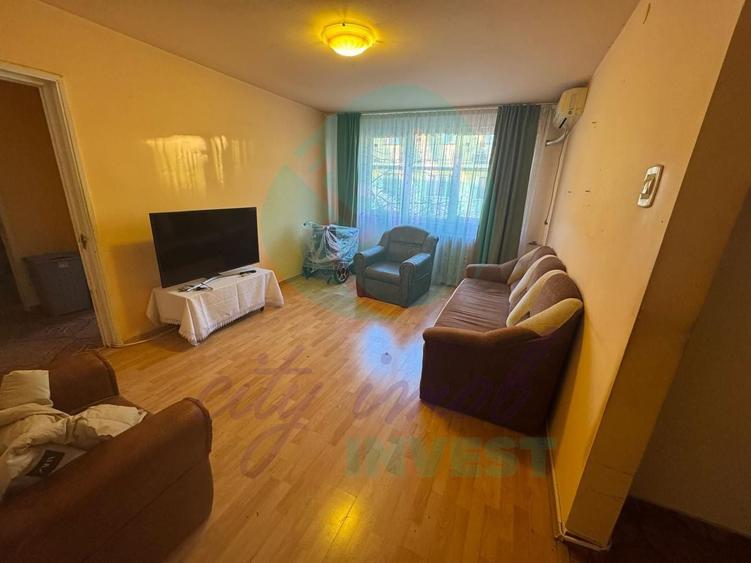 Apartament cu 3 camere semidecomandat, mobilat în Ozana