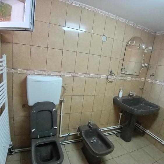 Inchriez apartament la curte - 2