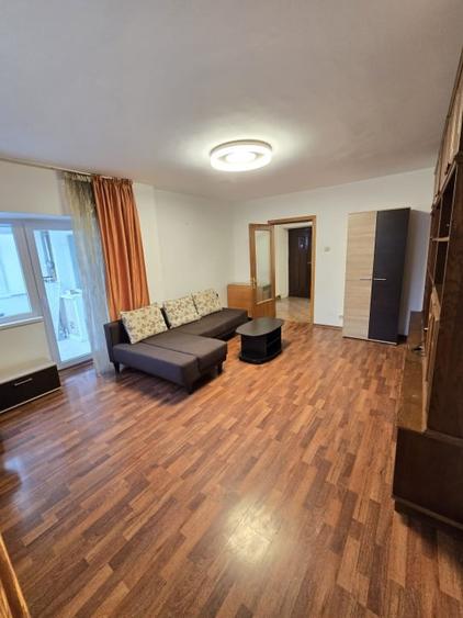 Apartament spatios zona 9 mai - 2