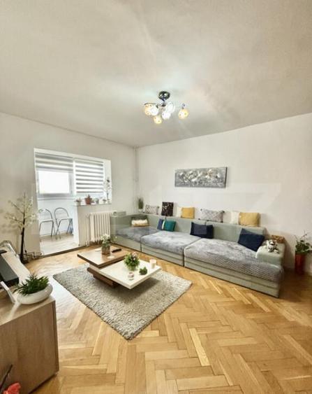 Apartament 3 camere, decomandat, et. 7/9, zona Gh. Lazar -I - 8