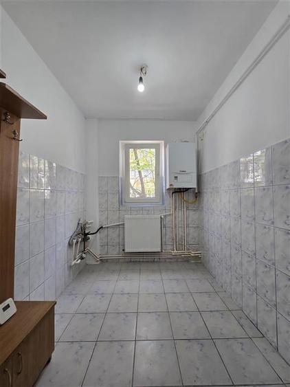 Etaj 2  - Alexandru Parcul Voievozilor , 2 camere , liber - 8