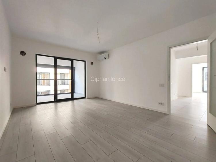 Apartament cu 3 camere decomandat în Titan