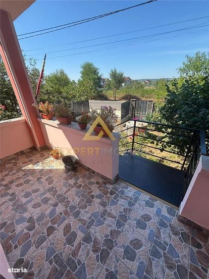Casă cu 4 camere în Colțirea