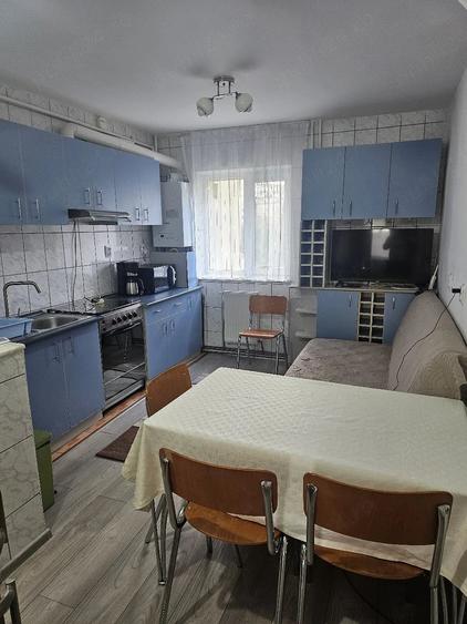 Apartament cu 3 camere decomandat în Exterior Vest