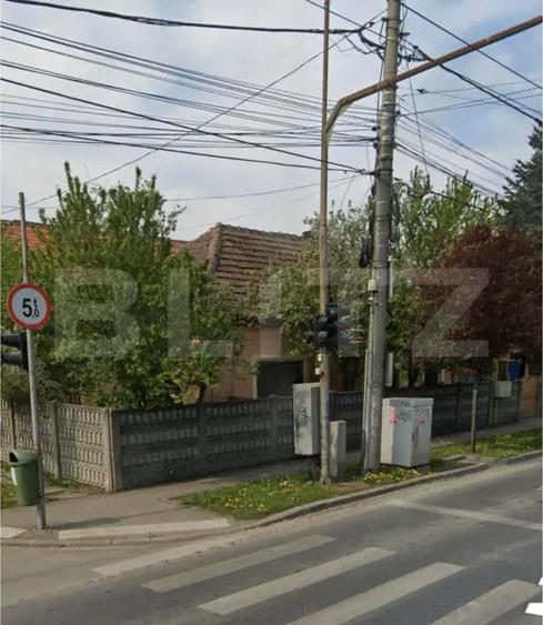 Casa individuala de vanzare, zona Mahala artera principala - 1