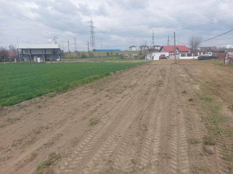 Vand parcele , teren intravilan , stradal, cu toate utilitatile - 2