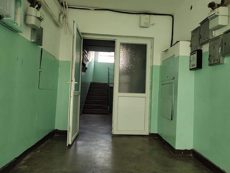 Inchiriez apartament ,in micro 9 - 3