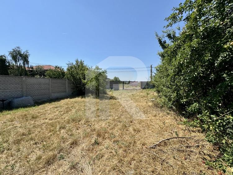 DOMNESTI , TEREN 698 MP, DESCHIDERE 17,19 MP, IMPREJMUIT CU GARD - 3