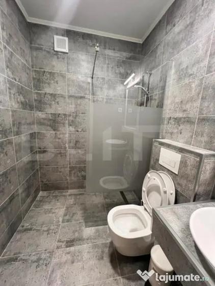 Casă cu 7 camere cu Teren 500 Mp în Central