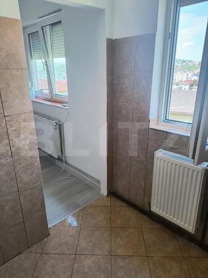 APARTAMENT 2CAMERE SEMIDECOMANDAT,CONFORT DOI ETJ 4 - 5