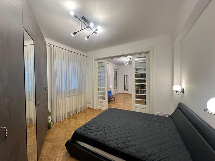 Apartament cu 3 camere semidecomandat în Unirii