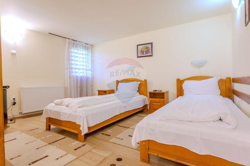 Hotel / Pensiune cu 10 camere de vanzare/Vama Buzaului - 12