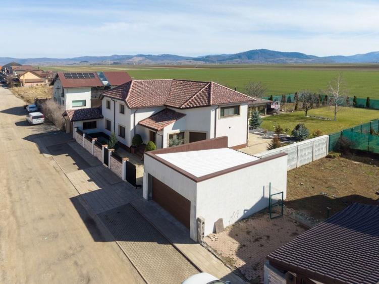 Casa 6 dormitoare+4 bai -1500 mp teren-Sacele - 40