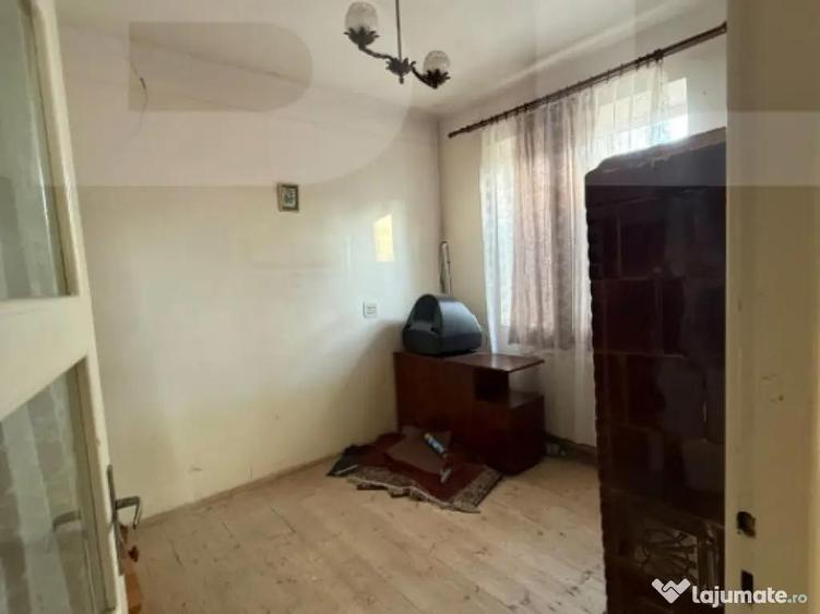 Casa de vanzare, cu 3 camere, doua bucatarii+teren in Simeri - 8