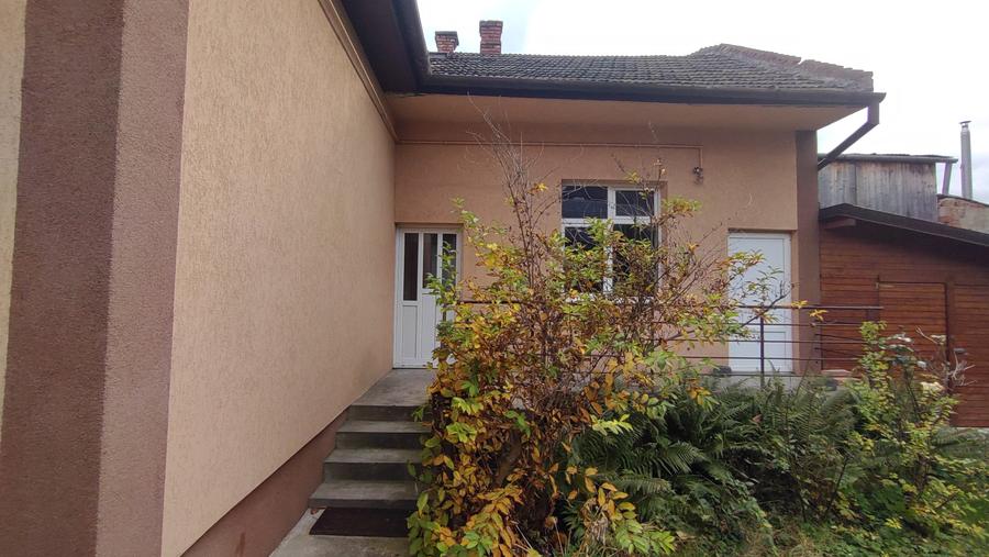Vând casă cu teren generos în zona Gării - 2