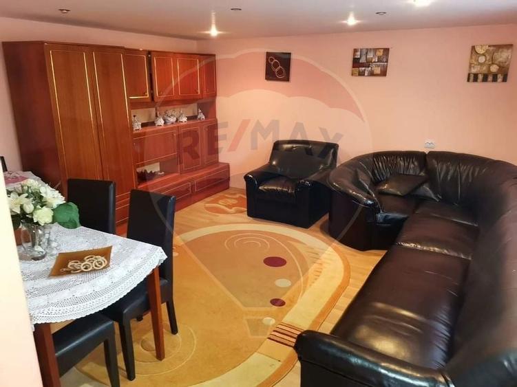 Casa traditionala De Vanzare cu 5 Hectare de teren - 1