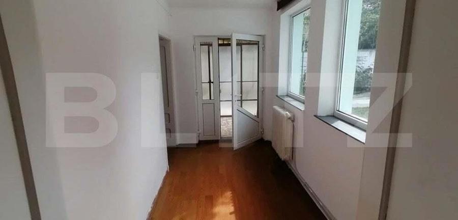 Casa 5 camere bucatarie 2 bai 369 mp teren zona Centru - 1