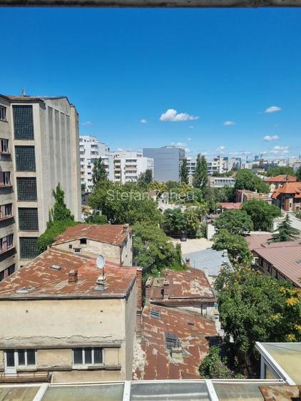 Apartament cu 2 camere semidecomandat, mobilat în Romană
