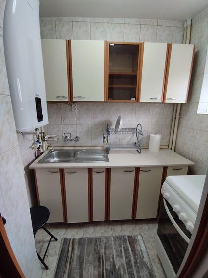 Inchiriez garsoniera - 2