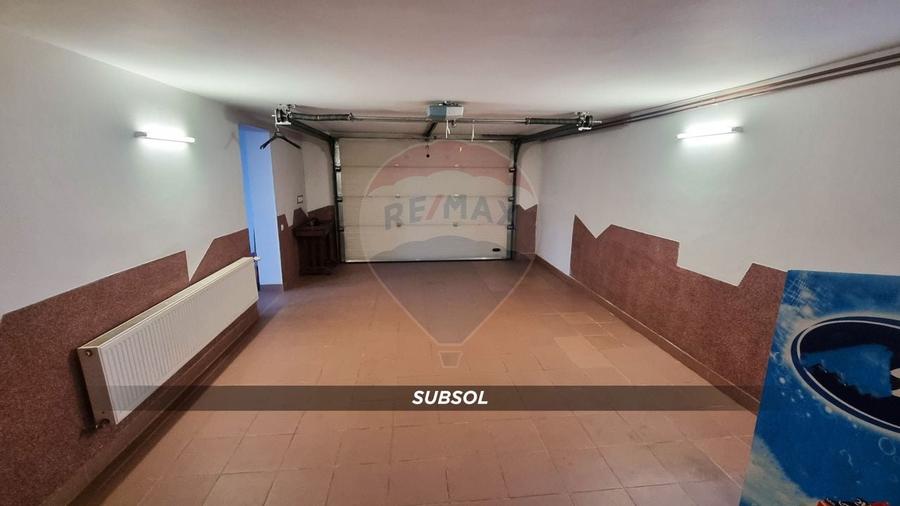 Casă / Vilă de lux cu 2 garaje, 10 camere de vânzare în BAIA MARE - 46