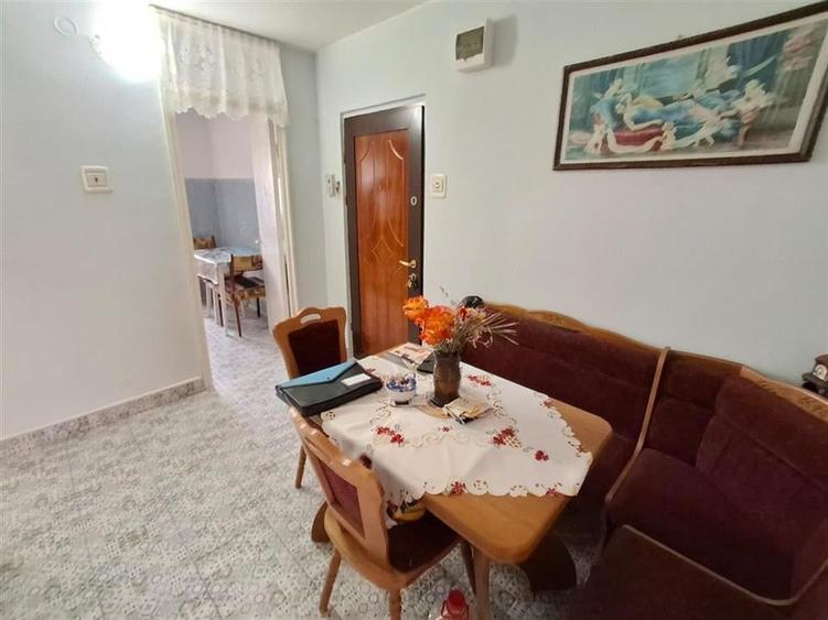 Apartament 3 camere decomandat 2 balcoane pivnita zona Valea Aurie - 10