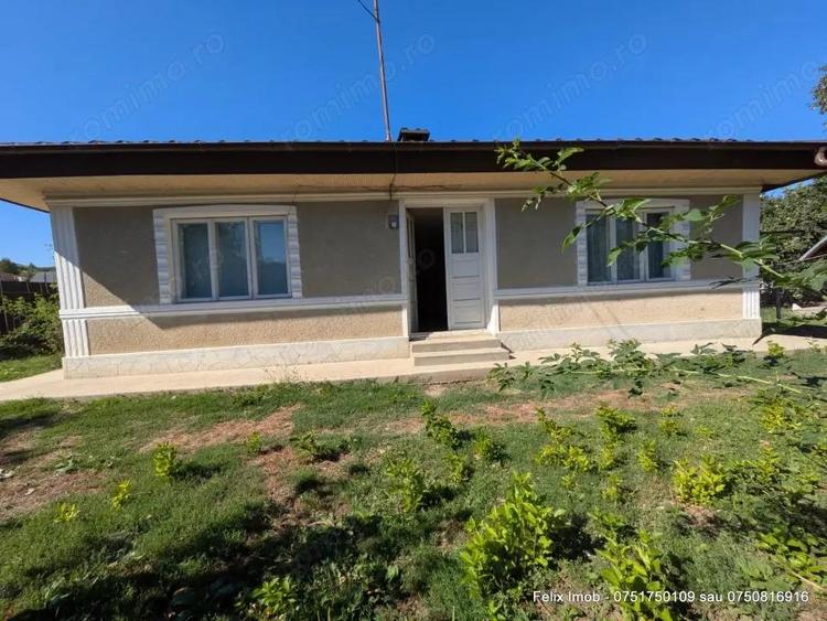 Margineni, casa cu trei camere si 800 mp teren - 1